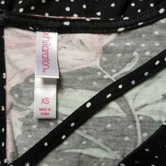 NWT Xhilaration flower print short sleeve romper.. - Picture 5 of 6